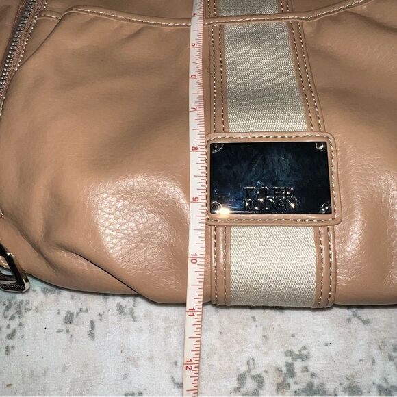 Tyler Rowan Tan Leather Shoulder Bag - Picture 4 of 8